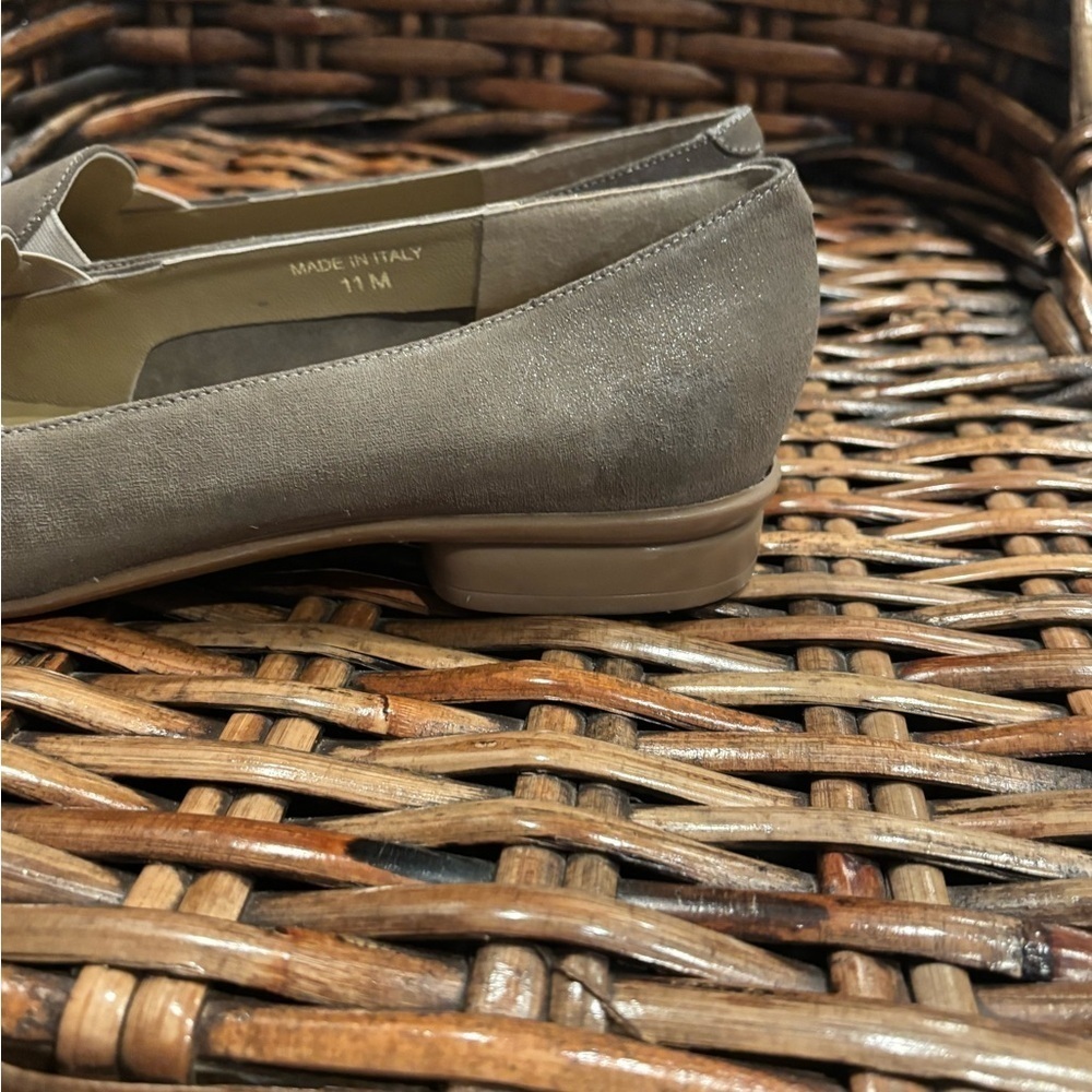 Sesto Meucci Tan Flats Timeless Loafers make in Italy . Size 11 - Picture 14 of 16